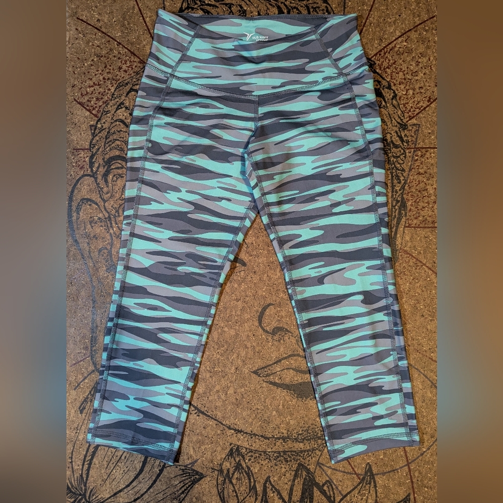 NWOT Old Navy Active Go Dry